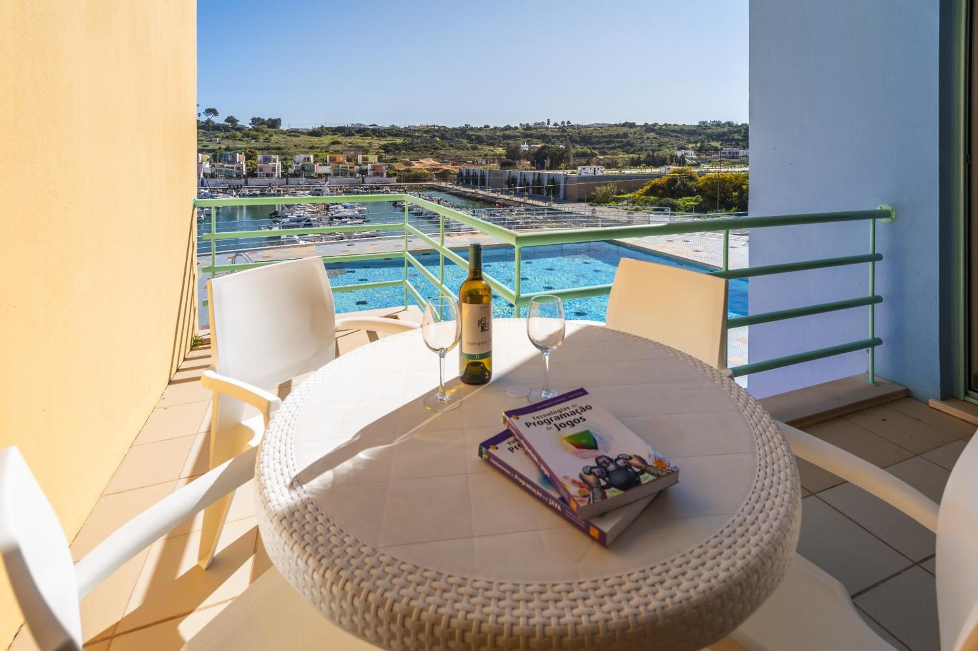 Marina Breeze Apartment With Pool - 900M From The Beach Albufeira Exterior foto